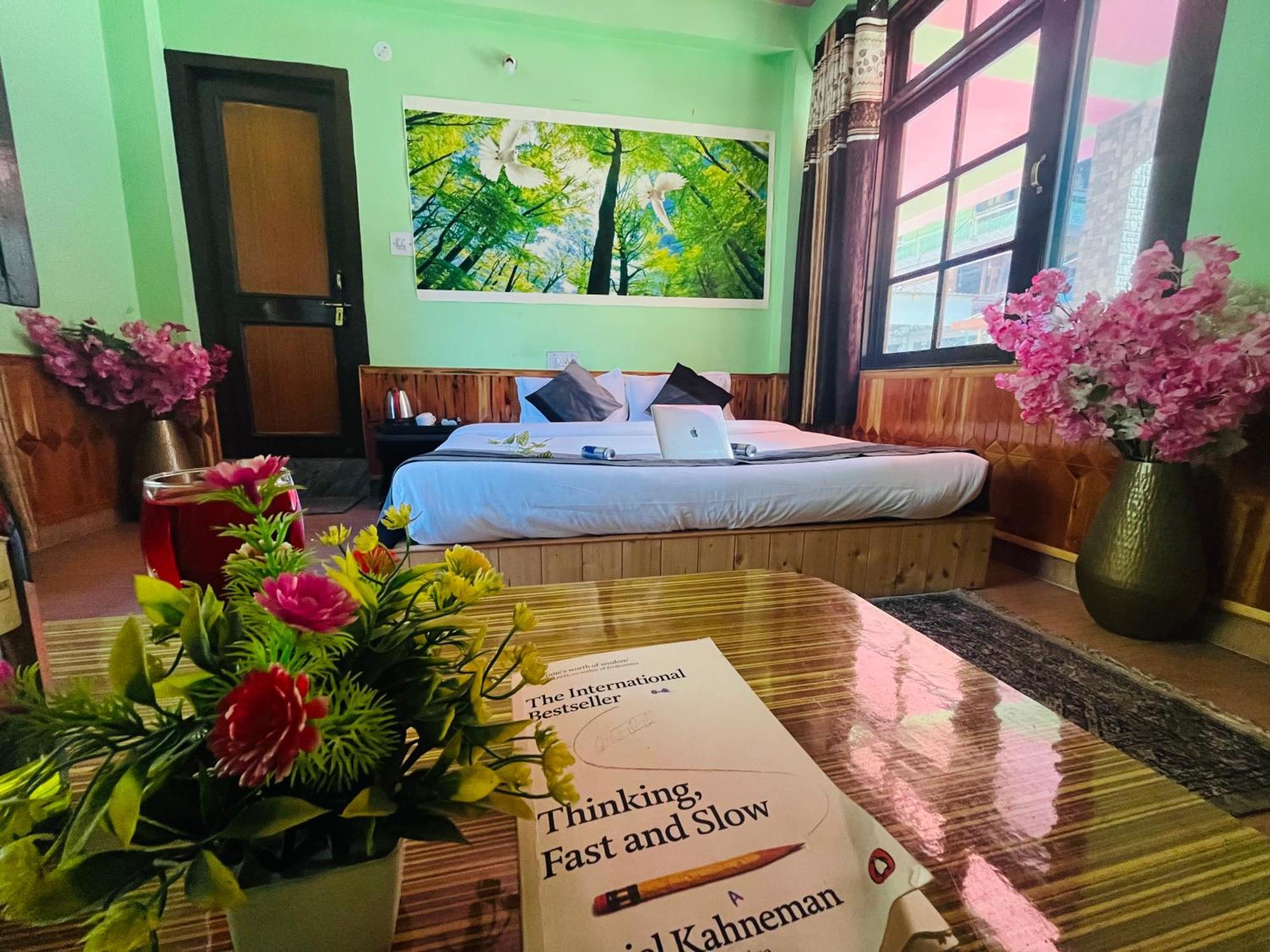 Homestay Dream Valley #near Mall Road #river View #parking #gaming Zone #open Terrace #restaurant Kasol