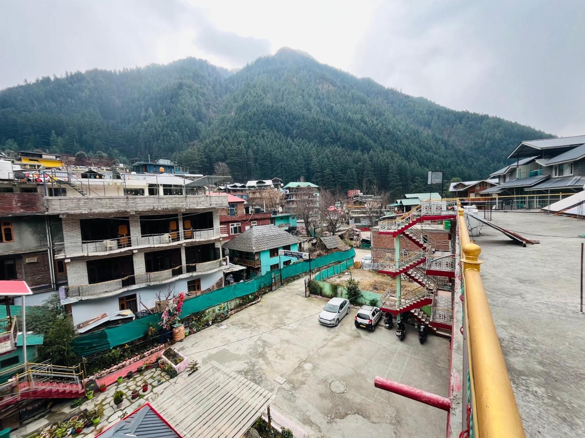 Homestay Dream Valley #near Mall Road #river View #parking #gaming Zone #open Terrace #restaurant *