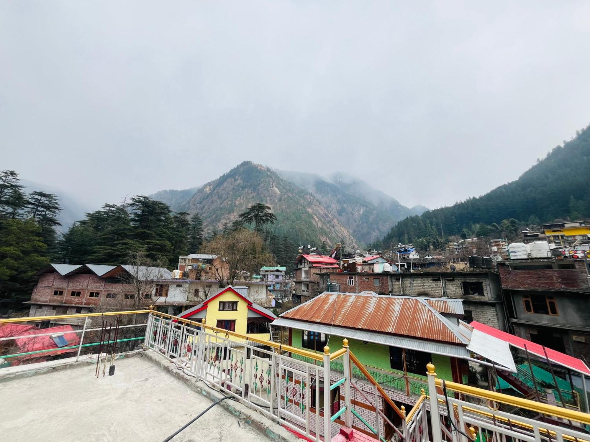 Homestay Dream Valley #near Mall Road #river View #parking #gaming Zone #open Terrace #restaurant