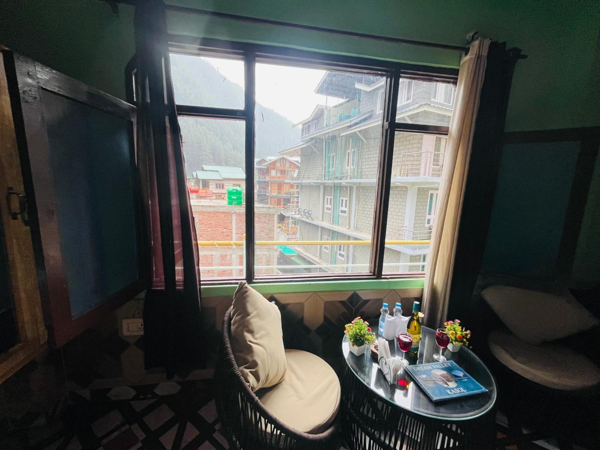 Homestay Dream Valley #near Mall Road #river View #parking #gaming Zone #open Terrace #restaurant Kasol