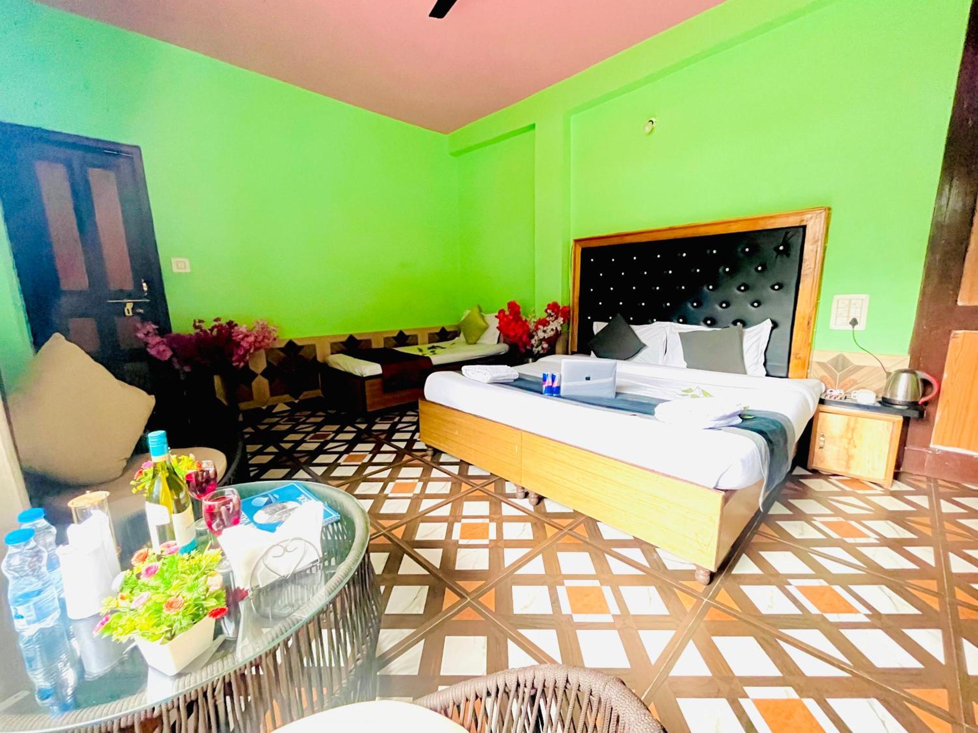 Dream Valley #near Mall Road #river View #parking #gaming Zone #open Terrace #restaurant Homestay