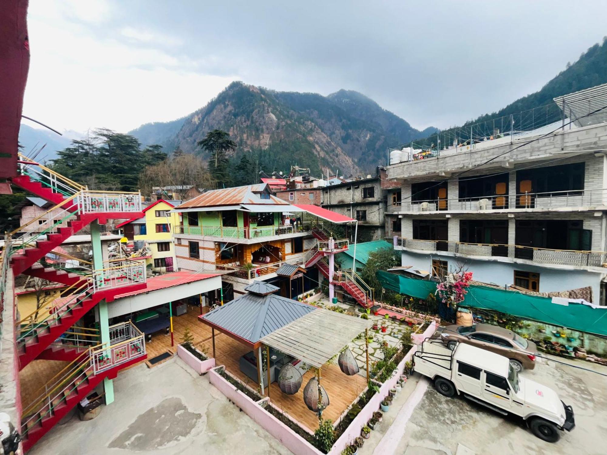 Dream Valley #near Mall Road #river View #parking #gaming Zone #open Terrace #restaurant Homestay Kasol