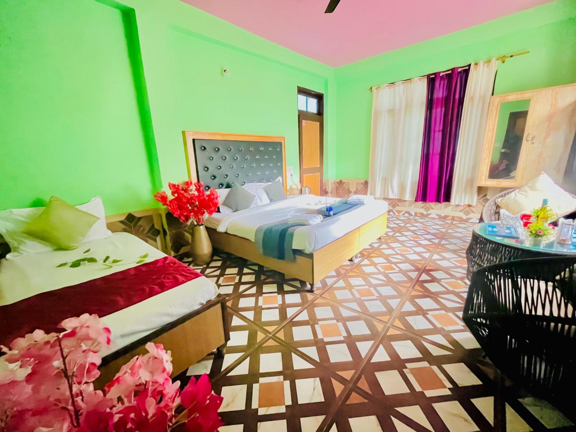 Dream Valley #near Mall Road #river View #parking #gaming Zone #open Terrace #restaurant * Kasol