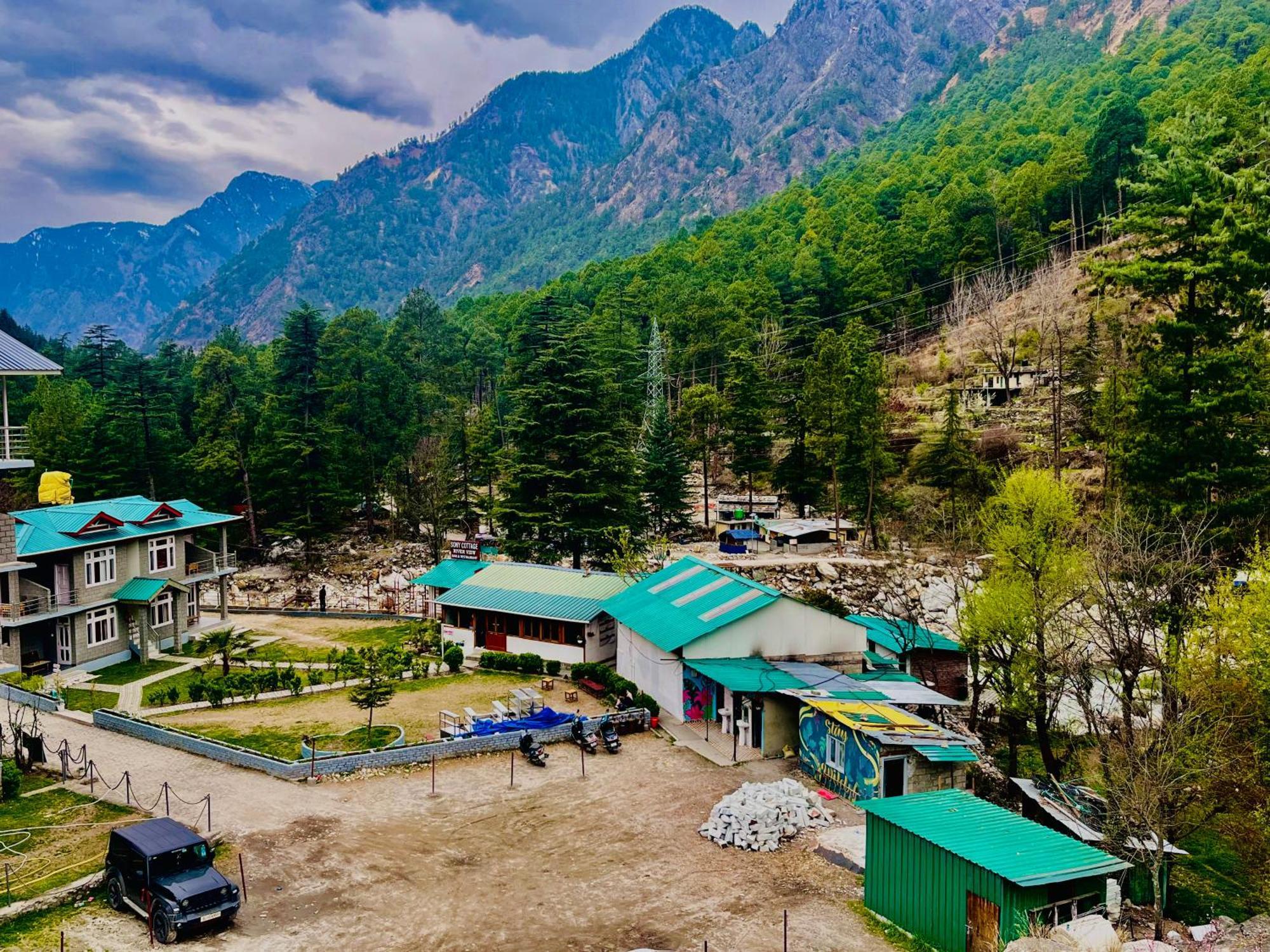 Dream Valley #near Mall Road #river View #parking #gaming Zone #open Terrace #restaurant Homestay