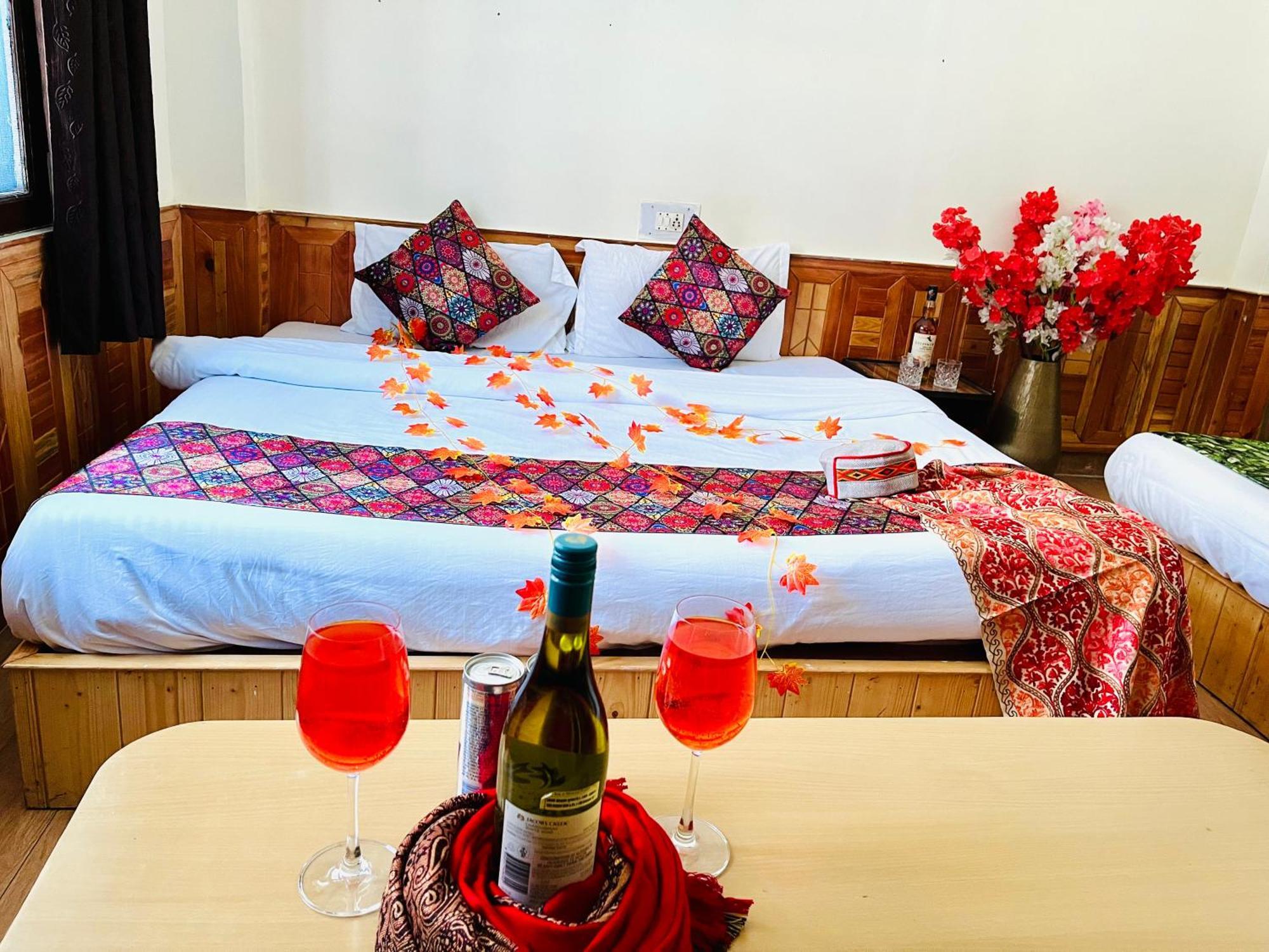 Dream Valley #near Mall Road #river View #parking #gaming Zone #open Terrace #restaurant Homestay *
