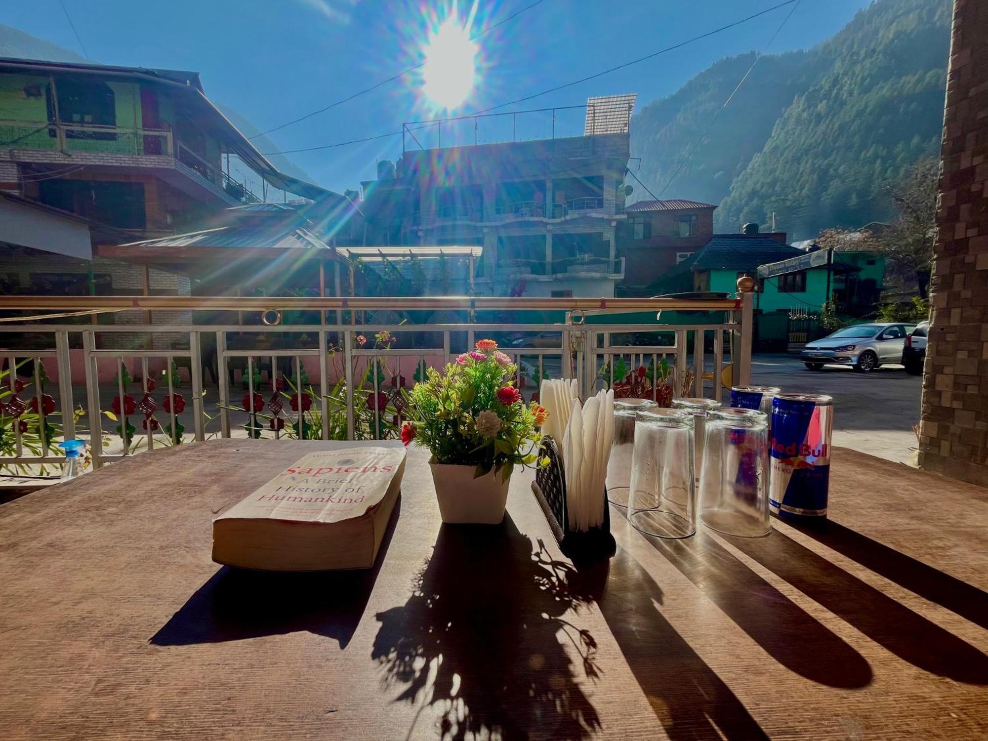Homestay Dream Valley #near Mall Road #river View #parking #gaming Zone #open Terrace #restaurant
