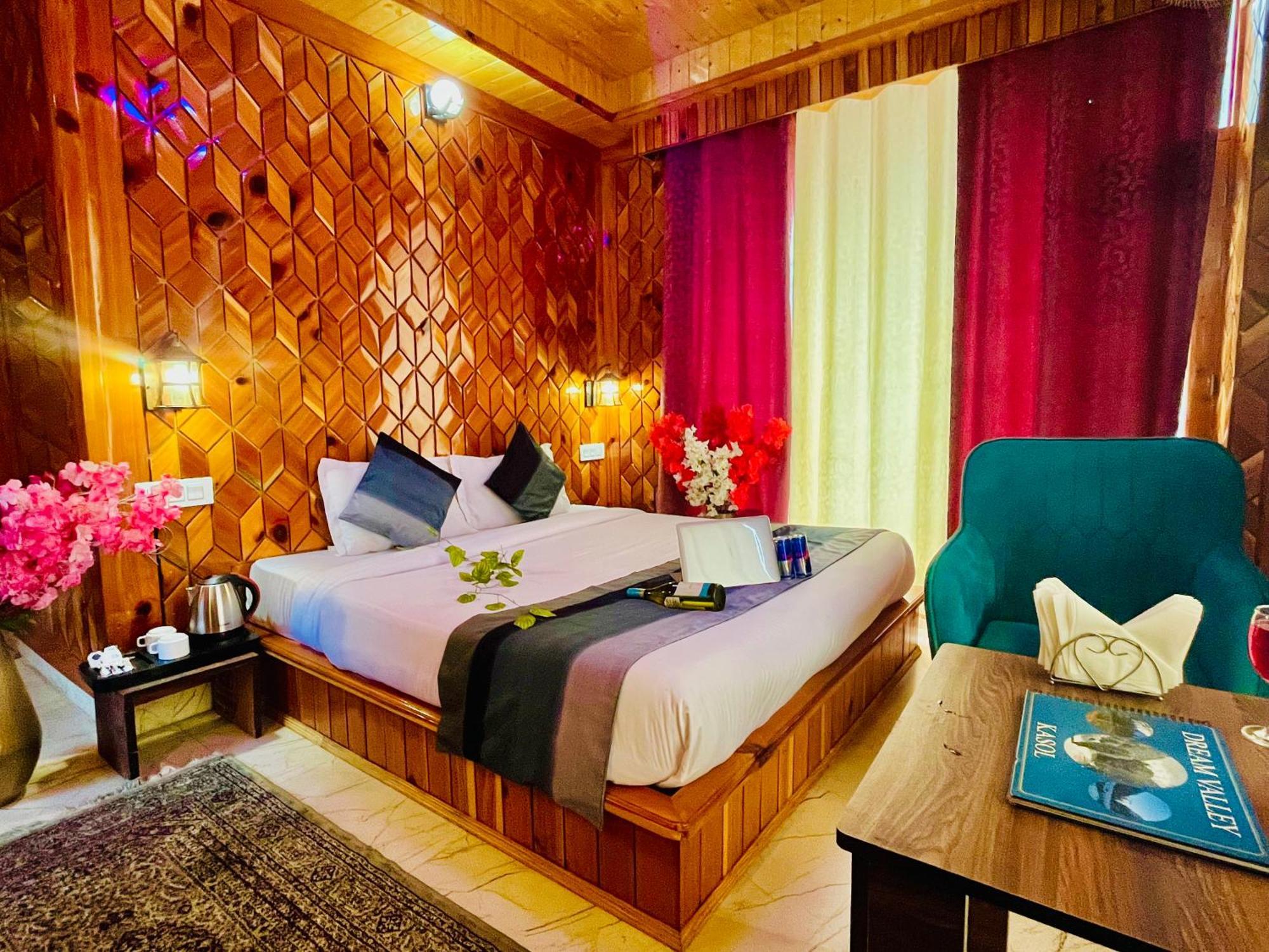 Dream Valley #near Mall Road #river View #parking #gaming Zone #open Terrace #restaurant Kasol