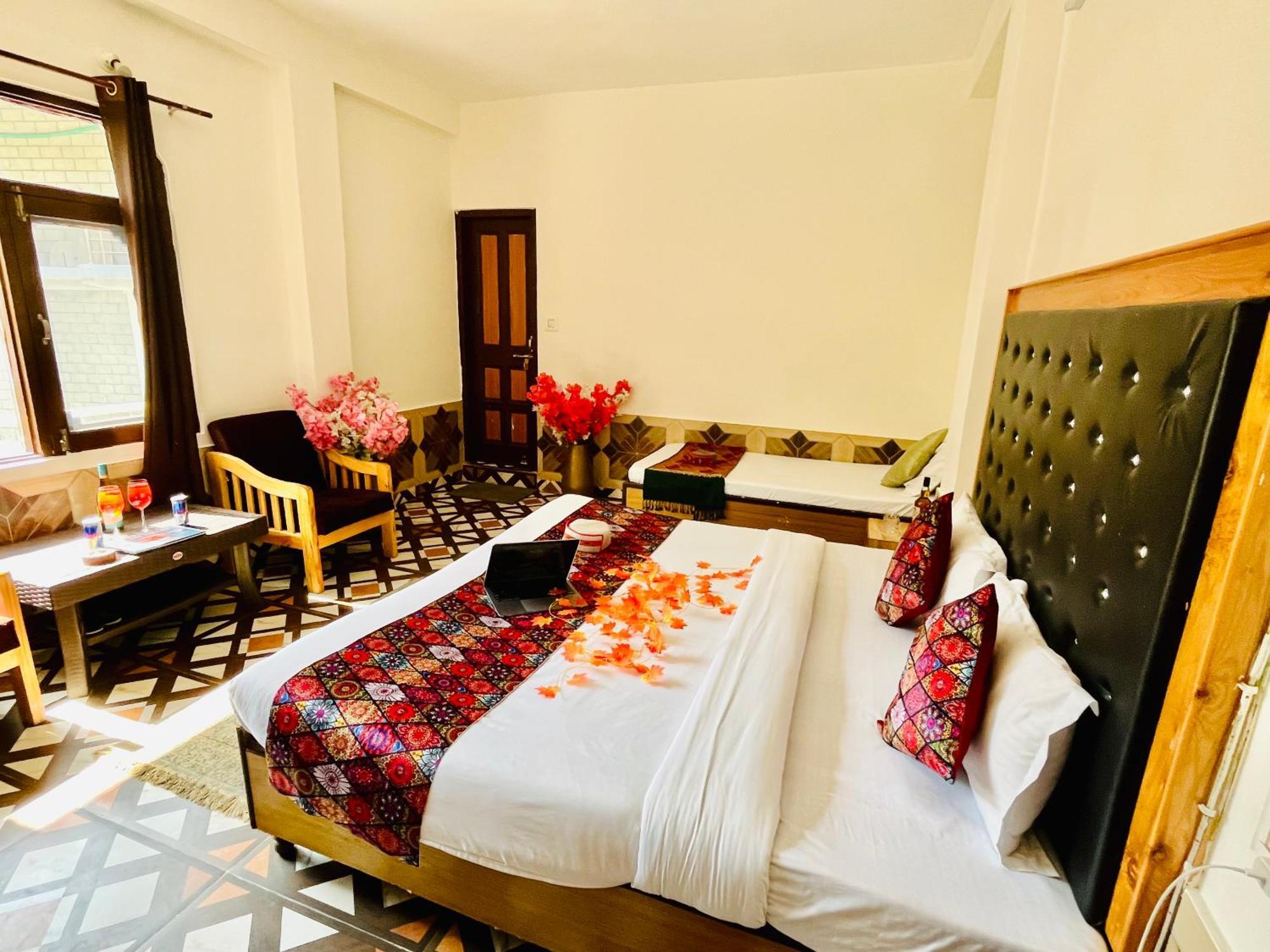 Dream Valley #near Mall Road #river View #parking #gaming Zone #open Terrace #restaurant