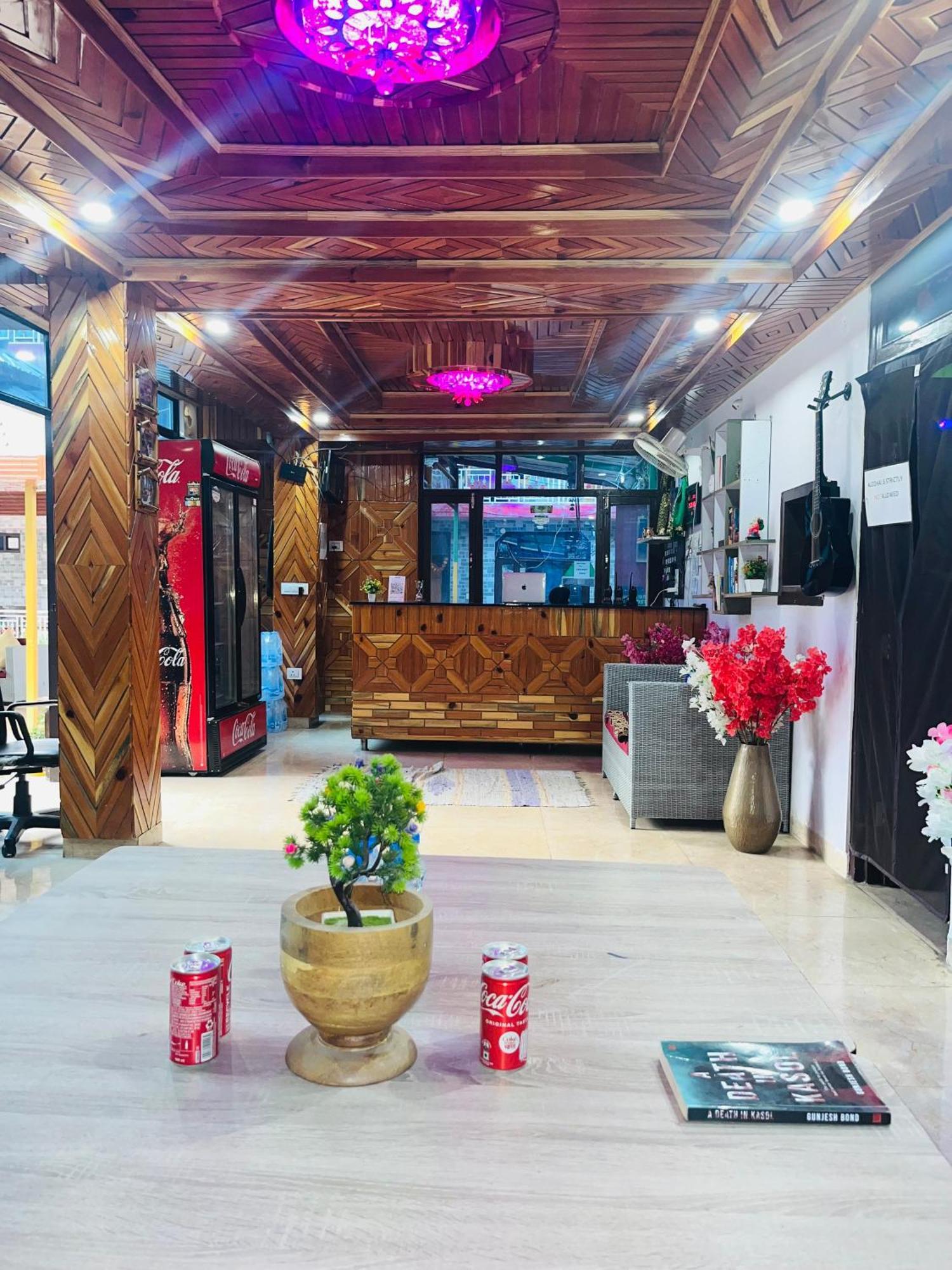 Homestay Dream Valley #near Mall Road #river View #parking #gaming Zone #open Terrace #restaurant *