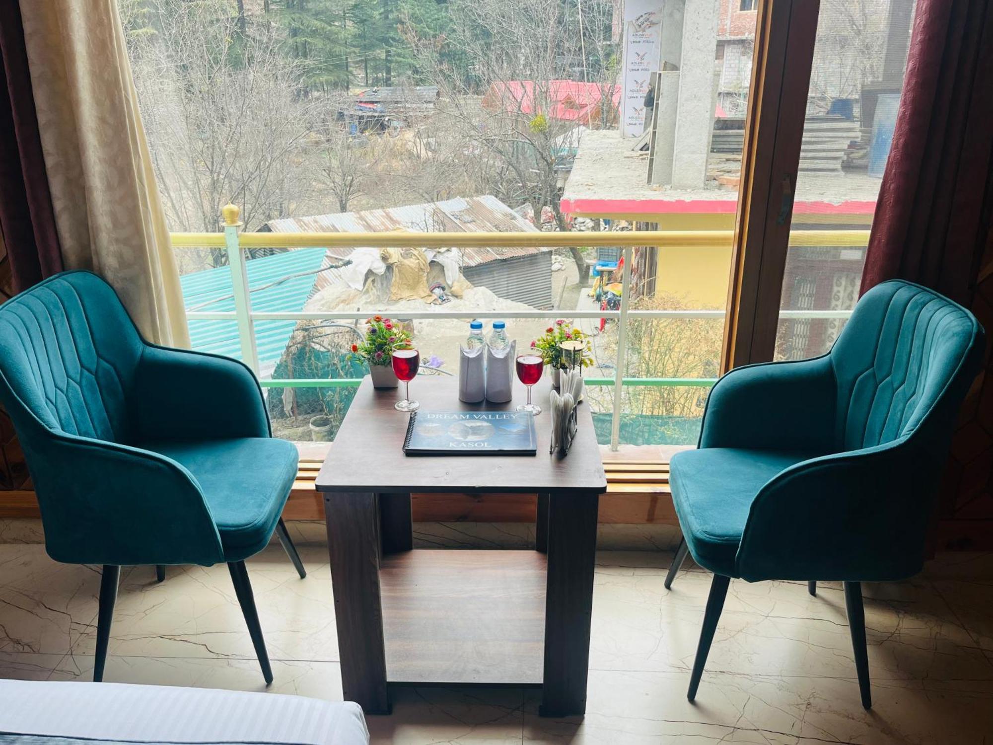 Homestay Dream Valley #near Mall Road #river View #parking #gaming Zone #open Terrace #restaurant *