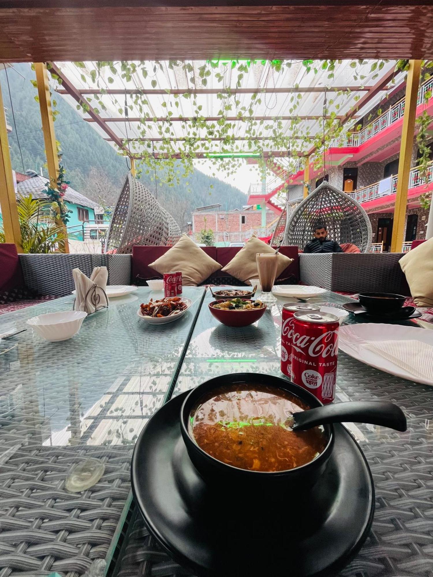 Homestay Dream Valley #near Mall Road #river View #parking #gaming Zone #open Terrace #restaurant Kasol