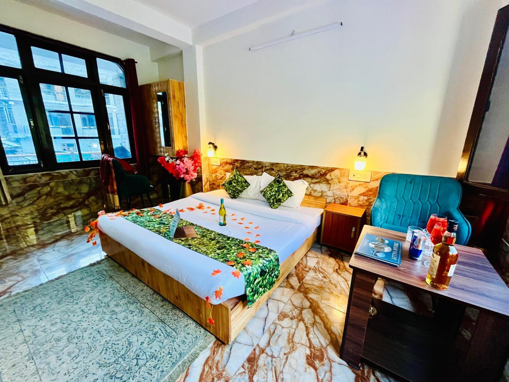 Homestay Dream Valley #near Mall Road #river View #parking #gaming Zone #open Terrace #restaurant