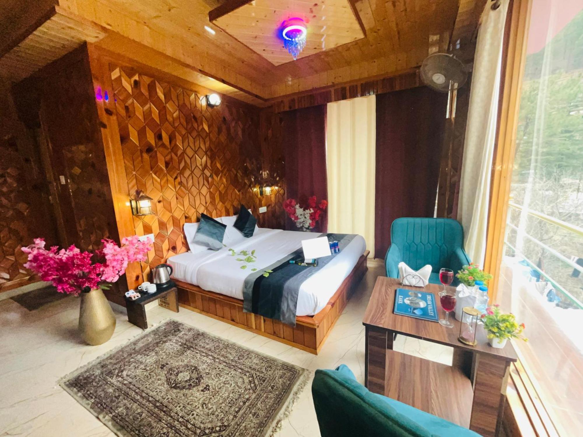 Homestay Dream Valley #near Mall Road #river View #parking #gaming Zone #open Terrace #restaurant *
