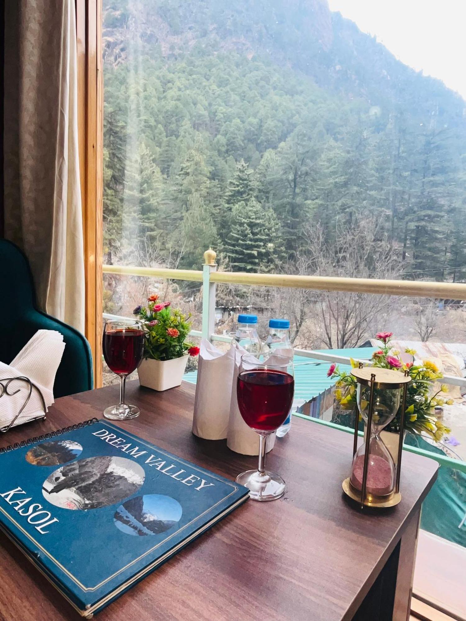 Dream Valley #near Mall Road #river View #parking #gaming Zone #open Terrace #restaurant Homestay Kasol