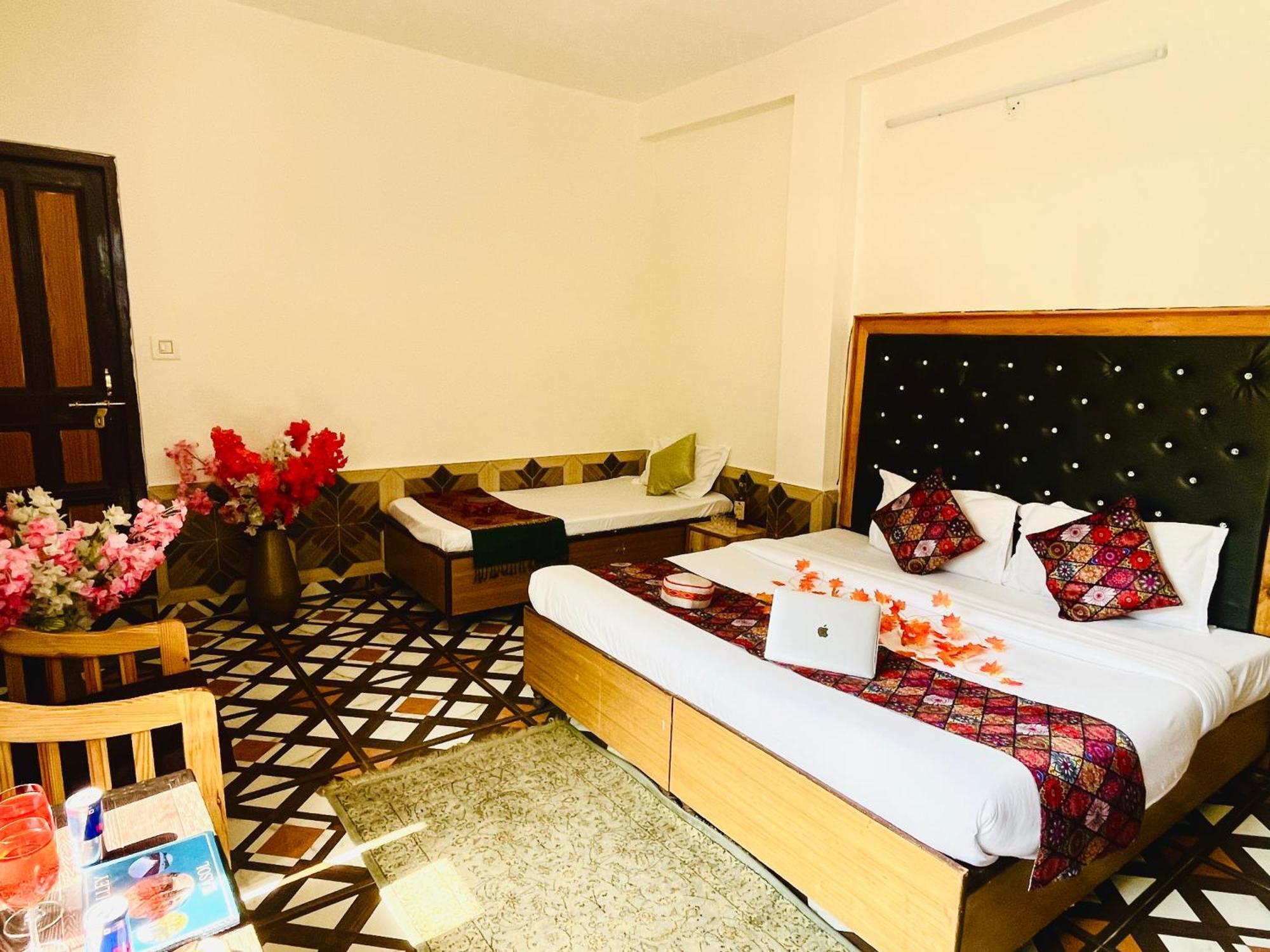 Homestay Dream Valley #near Mall Road #river View #parking #gaming Zone #open Terrace #restaurant Kasol
