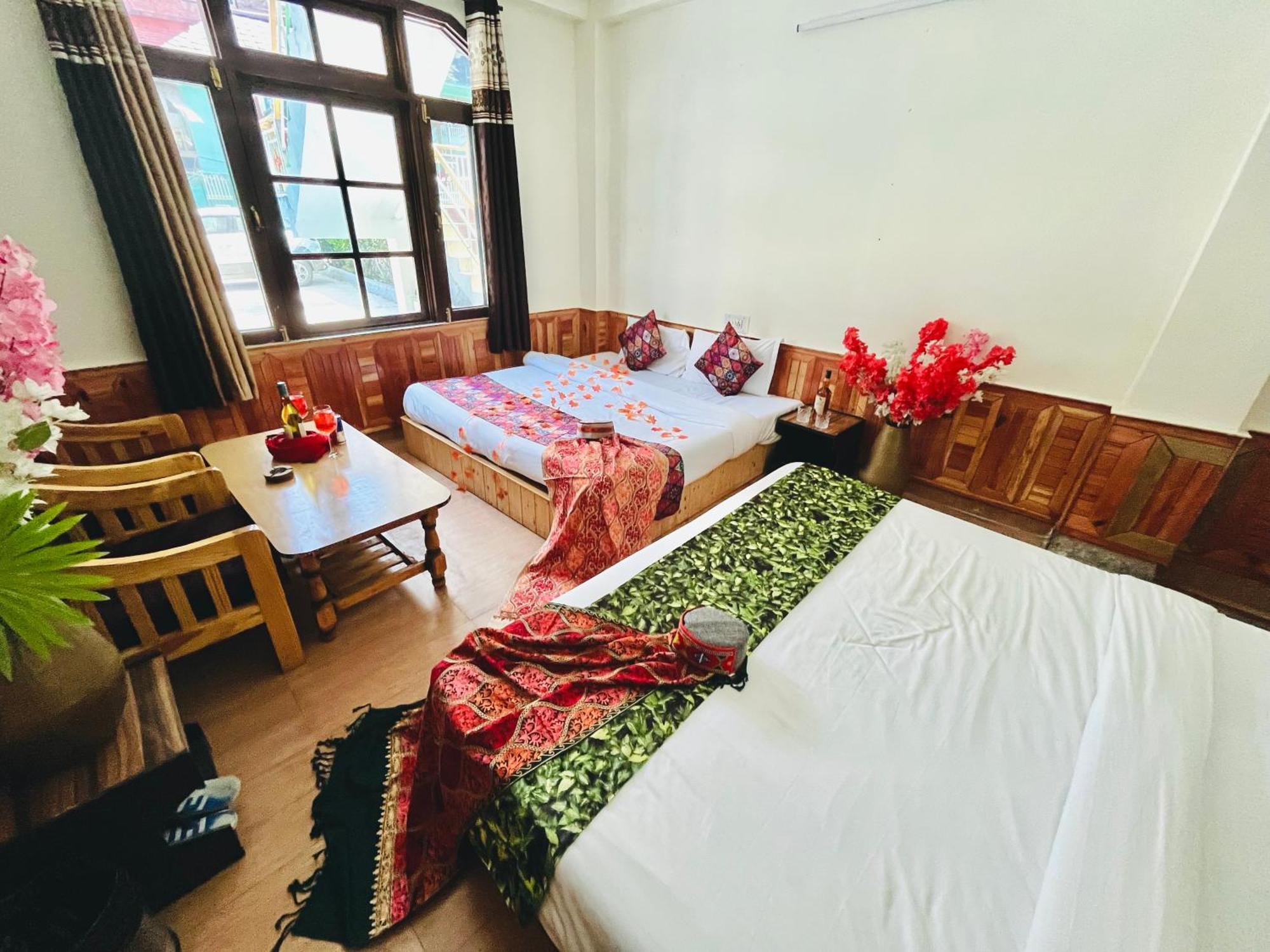 Dream Valley #near Mall Road #river View #parking #gaming Zone #open Terrace #restaurant Homestay