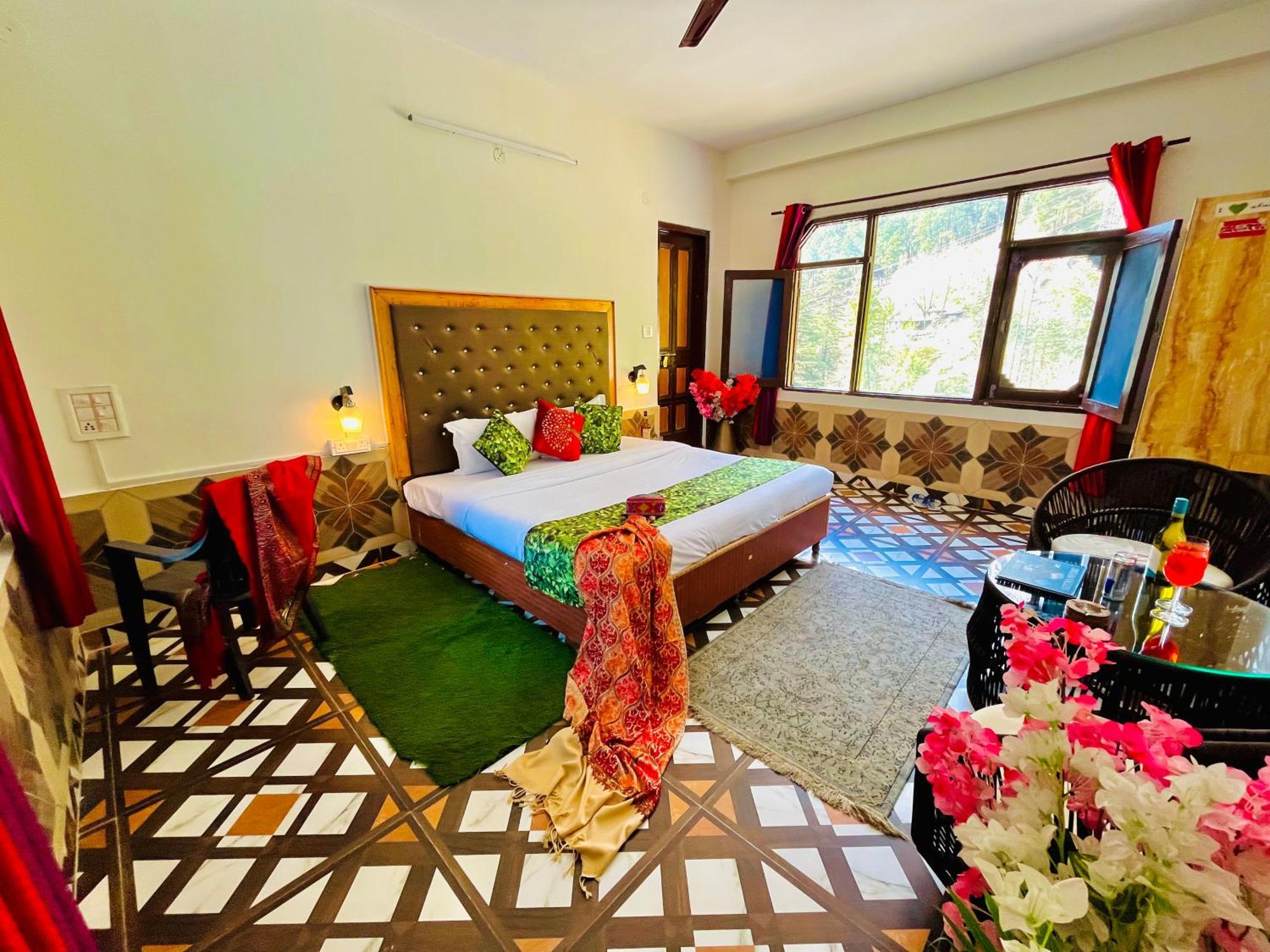 Dream Valley #near Mall Road #river View #parking #gaming Zone #open Terrace #restaurant * Kasol