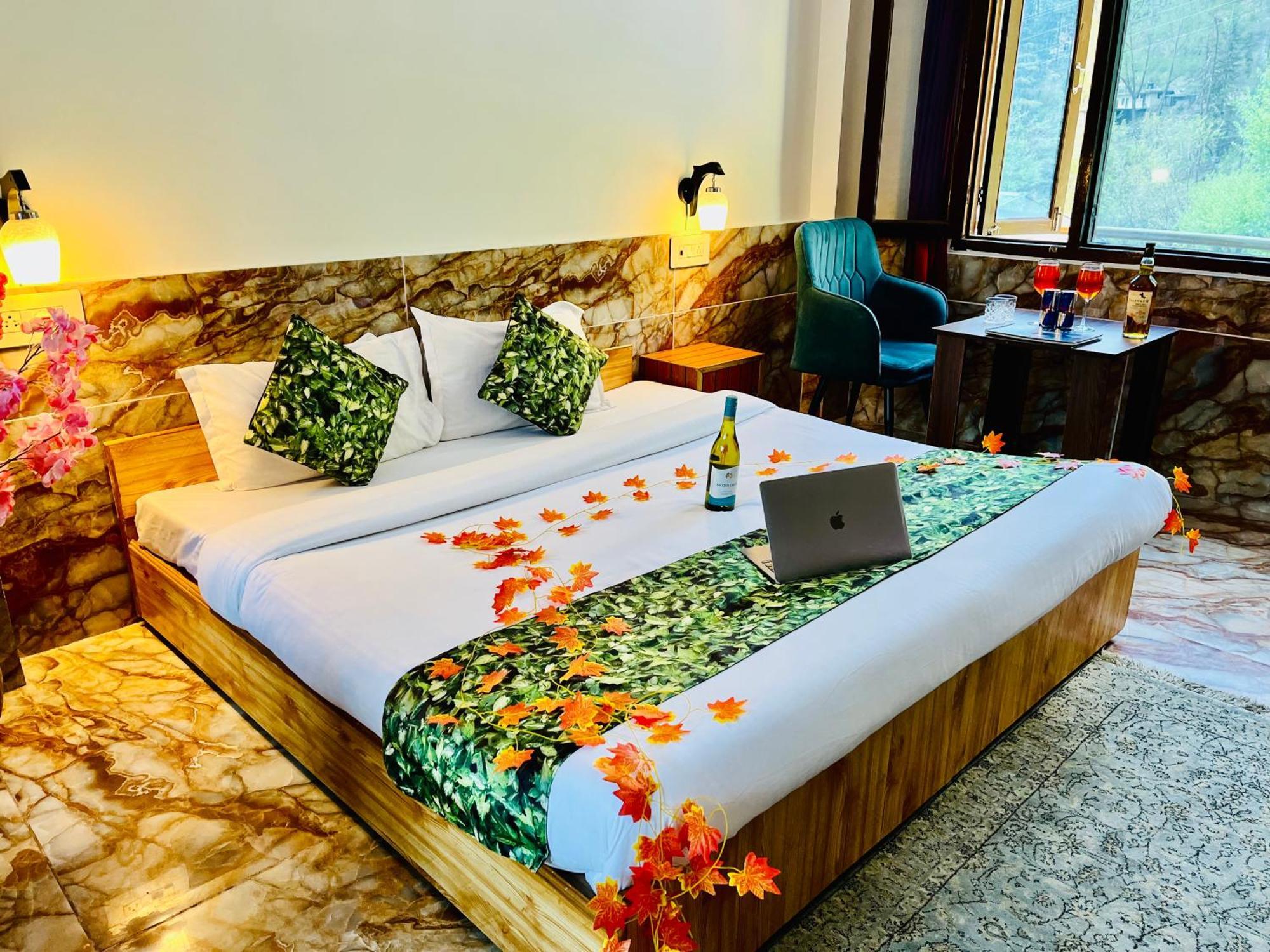 Homestay Dream Valley #near Mall Road #river View #parking #gaming Zone #open Terrace #restaurant